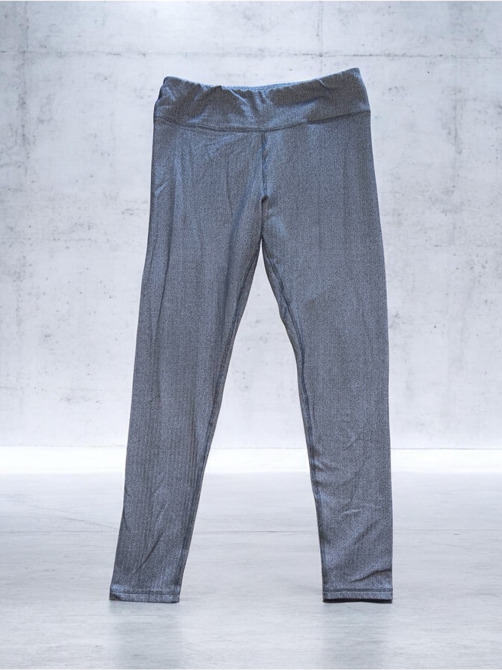 Eddie Bauer Gray Athletic Leggings. Size Large.